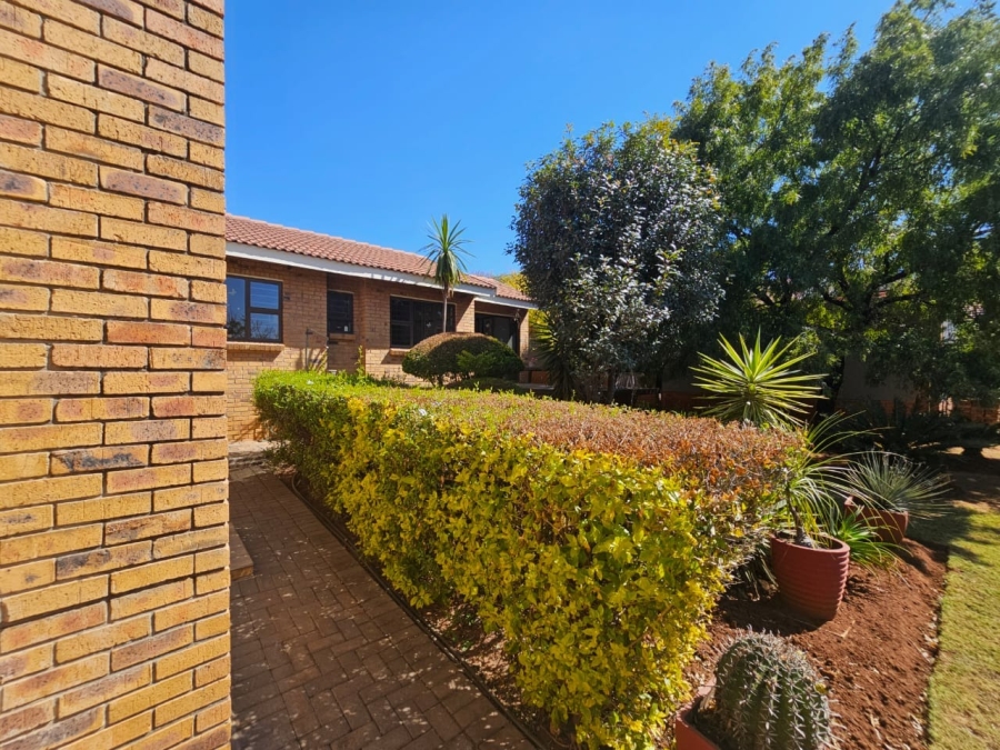 3 Bedroom Property for Sale in Buffelspoort Eco Estate North West